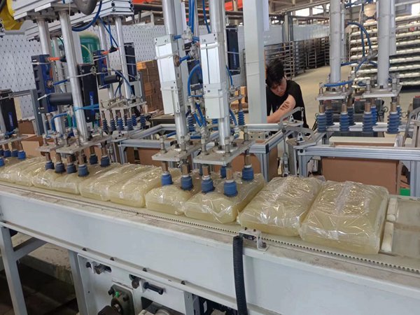 工業(yè)搬運(yùn)機(jī)器人自動化生產(chǎn)線介紹