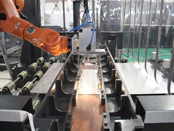 焊接機器人廠家?guī)钊肓私庵本€焊接機器人 焊接機器人廠家?guī)钊肓私庵本€焊接機器人