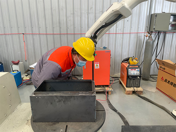 自動焊接機器人幫助企業成本下降，技術水平提升